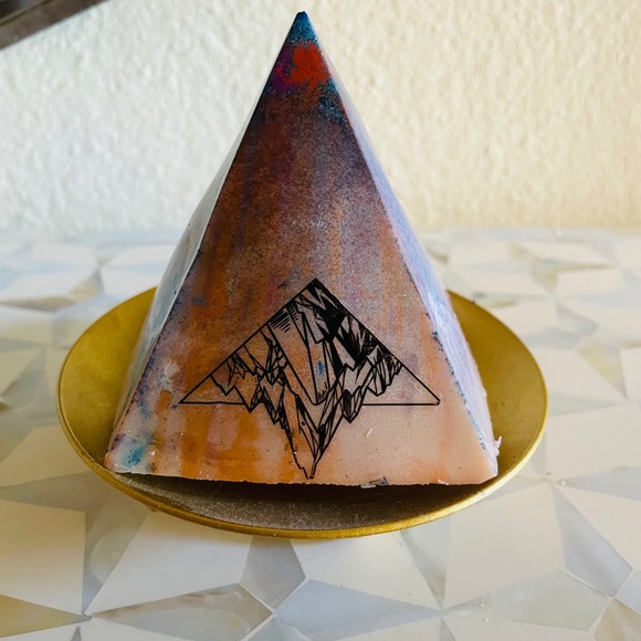 NWT Mountain Lavender Candle - Picture 3 of 3